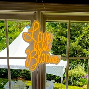 Neon USB powered LED Wall light- Love is in Bloom